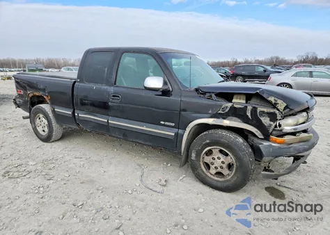 2000 Chevrolet Silverado K1500 z USA, uszkodzony, nr VIN 1GCEK19T6YZ269386